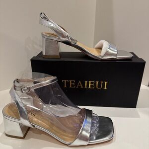 NIB TEAIEUI Silver Square Toe Block Heel Sandals Silver Strap